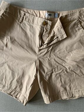 Old Navy Khaki/Tan Women’s Flat-Front Bermuda Shorts